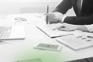 Icon symbolizing professional preparation and filing of mandatory Annual Reports and financial statements for UAE companies.