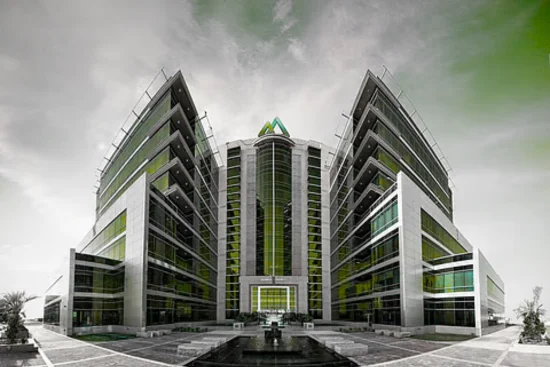 Infographic or visual representation of the key benefits of setting up a business in RAKEZ (Ras Al Khaimah Economic Zone).