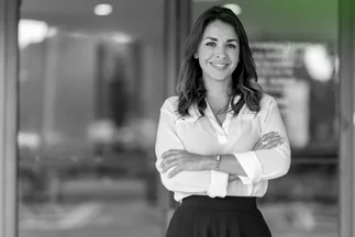 Icon symbolizing the legal registration and documentation process for company owners and shareholders.