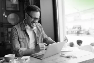 Icon symbolizing consulting services for obtaining a Freelancer Permit and official License for independent professionals.