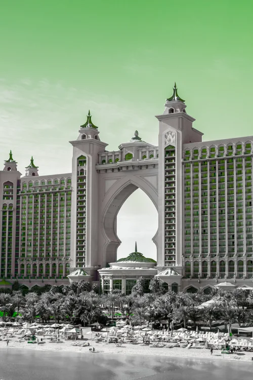 Infographic detailing the key advantages and cost efficiencies of setting up a business in Jebel Ali Offshore.