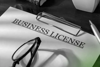 Icon representing the final step of obtaining the official business license and securing all necessary operating permits.
