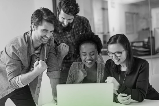 Visual highlighting the key benefits and advantages of utilizing our professional business setup and visa services.