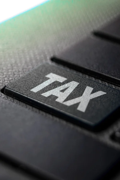 Infographic summarizing the key Corporate Tax Features and benefits of the UAE's tax regime.