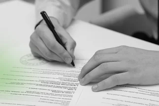 Icon symbolizing the final issuance and official receipt of the required Trade License for business operations.